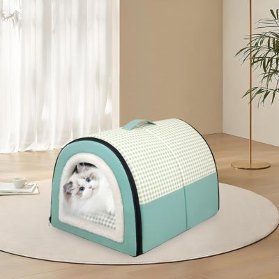 chat maison vert chat detendu dedans