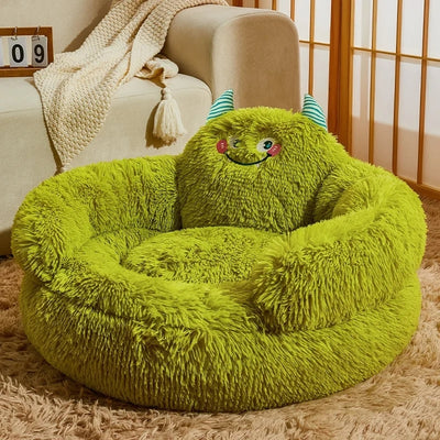 grand panier chat vert dans salon