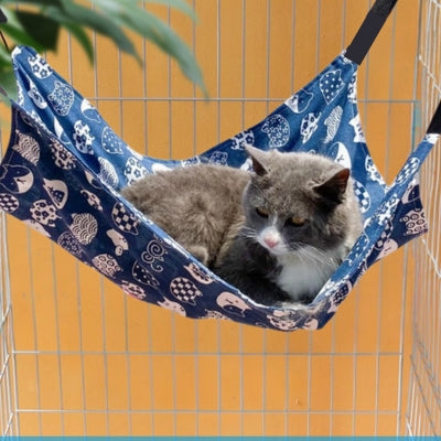 hamac pour chat bleu chat relaxant paisiblement dessus