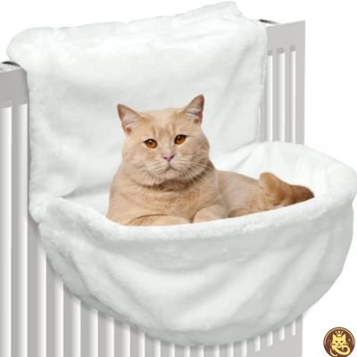 hamac pour chat puur fect hotspot accroché radiateur chat observant dedans