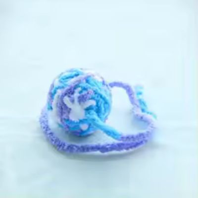 jouet chat balle bleue et mauve