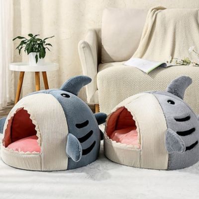 maison pour chat bleu et gris dans salon