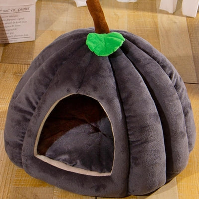 niche à chat grise sur plancher