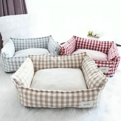 panier chat beige rouge vert clair dans salon