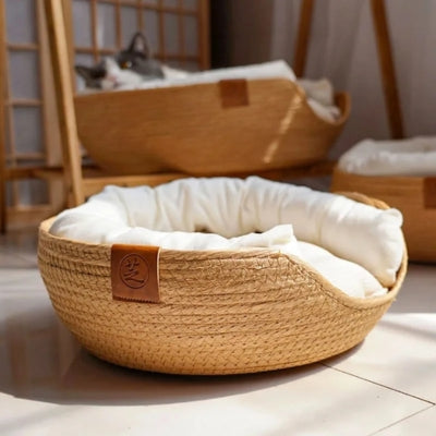 panier chat osier sur carrelage