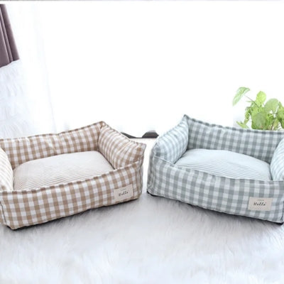 panier chat vert clair et beige dans salon