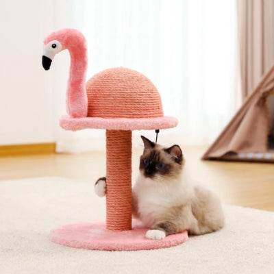 ragdoll en detente sous son griffoir chat