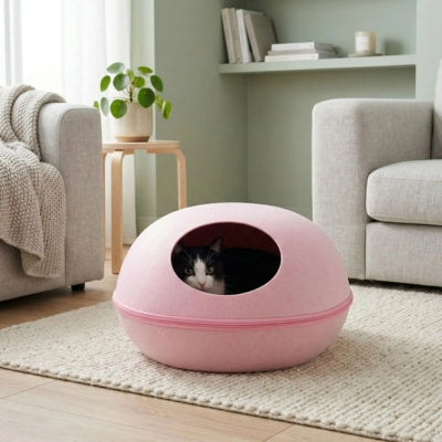 chat caché dans cocon pour chat rose