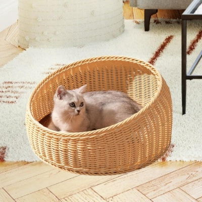 chat detendu panier en rotin pour chat beige crème