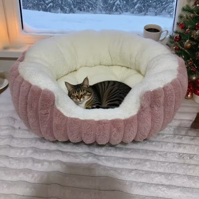 chat dort dans panier grand chat rose