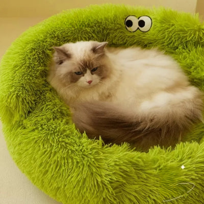 chat enroulé dans panier pour grand chat vert 