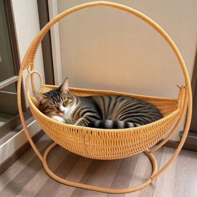 chat fait sieste panier pour chat en rotin