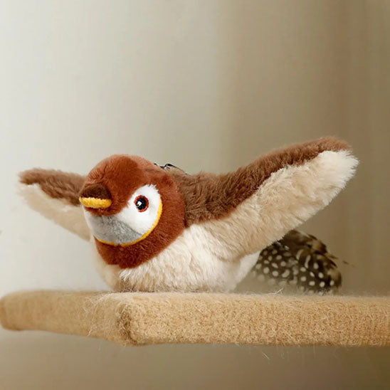 chat jouet oiseau sur étagère