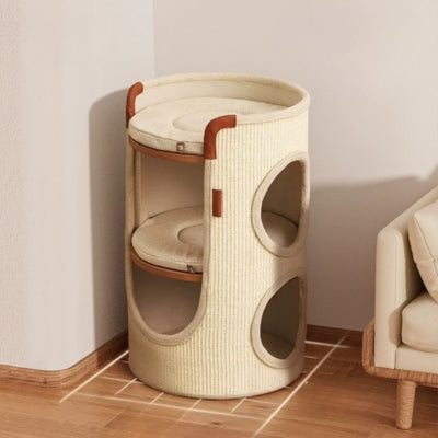 chat maison beige avec coussins dans coin