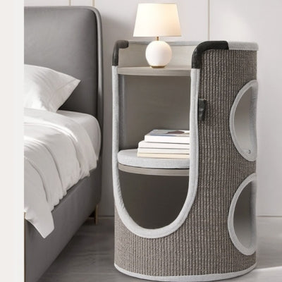 chat maison grise dans chambre à coucher