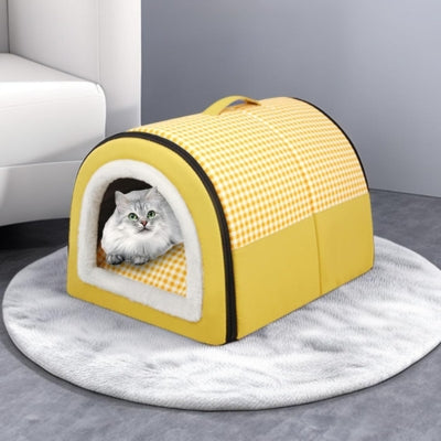 chat maison jaune chat detendu dedans