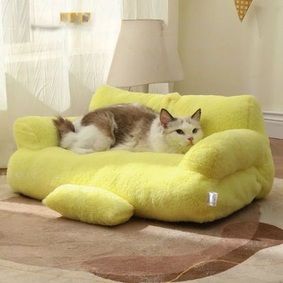 chat relaxant sur coussins pour chats furrrvana jaune citron