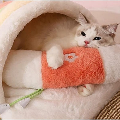 chat relaxant sur oreiller panier chat 