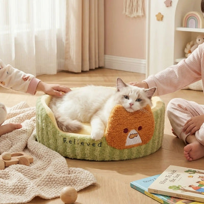 chaton appuyant tête sur rebord coussin chaton enfants le caraessant