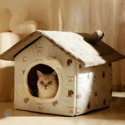 chaton detendu dans maison pour chaton gris pluie de chats