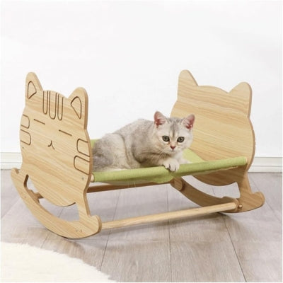 chaton en detente sur son hamac à chat