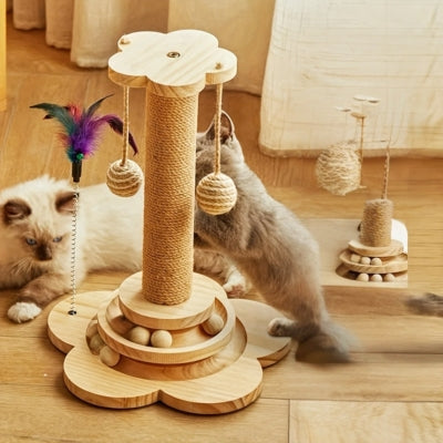 chaton fait ses griffes sur grifoire autre detendu à côté