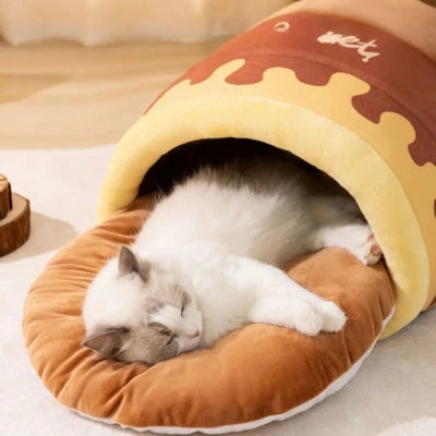 chaton relaxant dans son nid chaton sweet