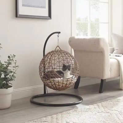 chaton relaxe dans panier pour chat osier 
