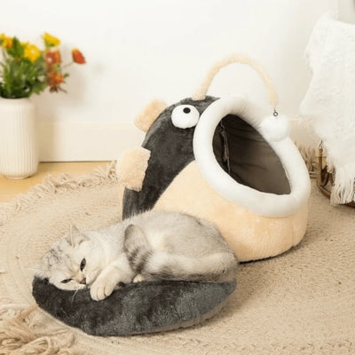 chaton relaxe sur coussin intérieur nid douillet chat