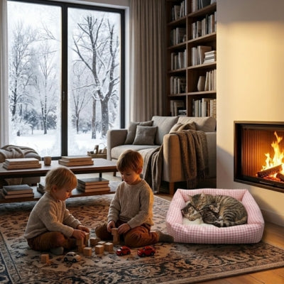 chatte et chatons endormis sur un des coussins chats duoconfort rose 