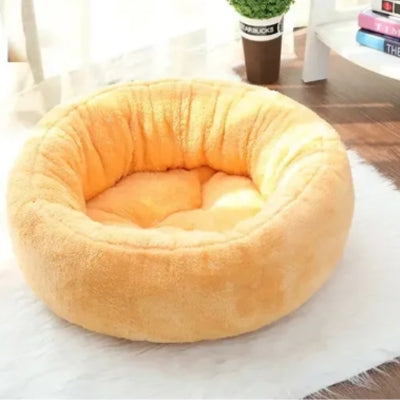 couffin pour chat jaune poussin sur tapis