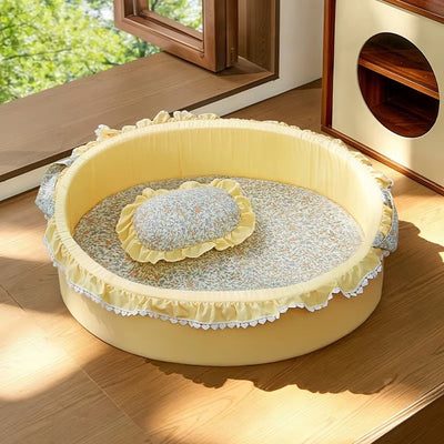 couffin pour chat sur plancher