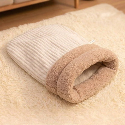 Couffin pour chaton blanc, packshot velours côtelé au salon