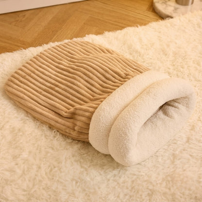 Couffin pour chaton camel, packshot velours côtelé au salon