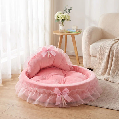 Couffin pour chaton rose bonbon à dossier haut avec deux nœuds, bordé de dentelle et organza
