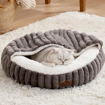 coussin chat gris chat fait sa sieste dedans