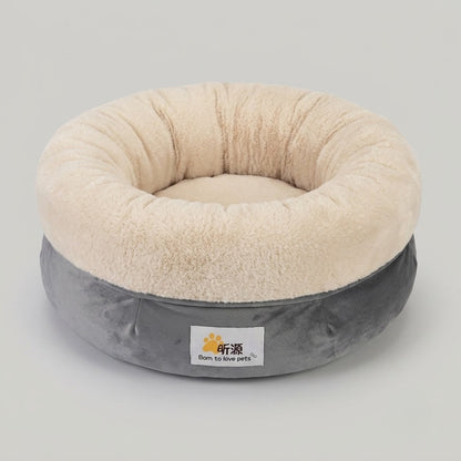 Coussin chaton coloris gris taupe, rebords hauts en fausse fourrure