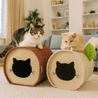 deux chats relaxant sur dessus niche chat feutre tronc'minou marron et beige