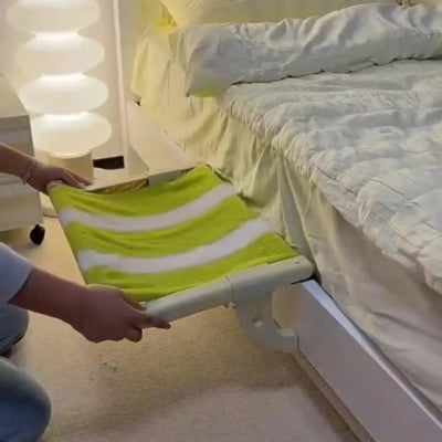 hamac chat personne l'installant sur bord lit