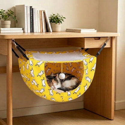 hamac chaton jaune canari accroché table chaton lové dedans