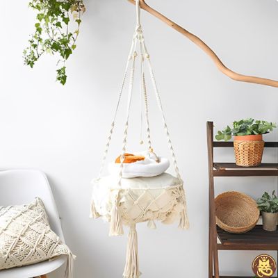 hamac pour chat cocon boho suspendu salle à manger chat endormi dedans