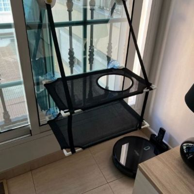 hamac pour chat fenetre noir dans cuisine