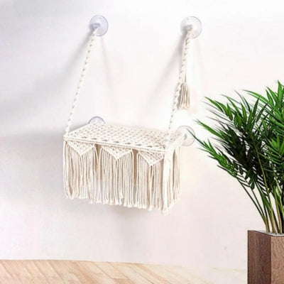 hamac pour chat fixé au mur blanc