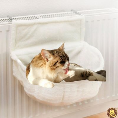 hamac pour chat purr fect hotspot accroché radiateur chat se toiletant dedans
