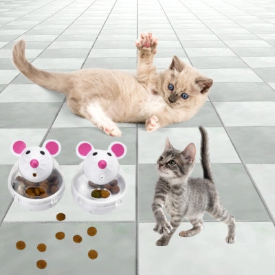 jouet chat deux chatons jouant deux distributeurs blanc à côté