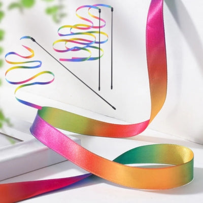 jouet chat grand plan ruban arc en ciel