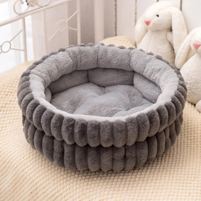  lit pour chaton gris perle sur lit