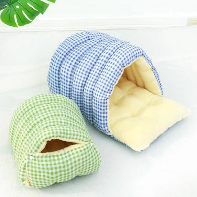 maison à chat bleue forme ouverte verte fermée