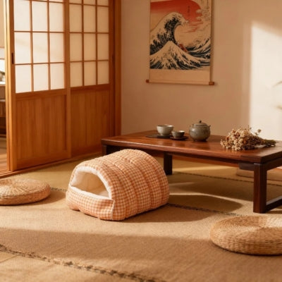 maison à chat orange dans salon style japonais