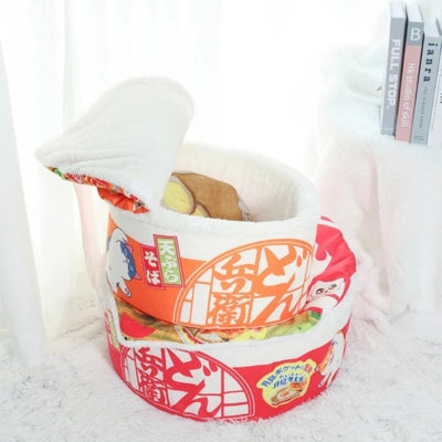 maison chat cocon kawaii orange par dessus rouge